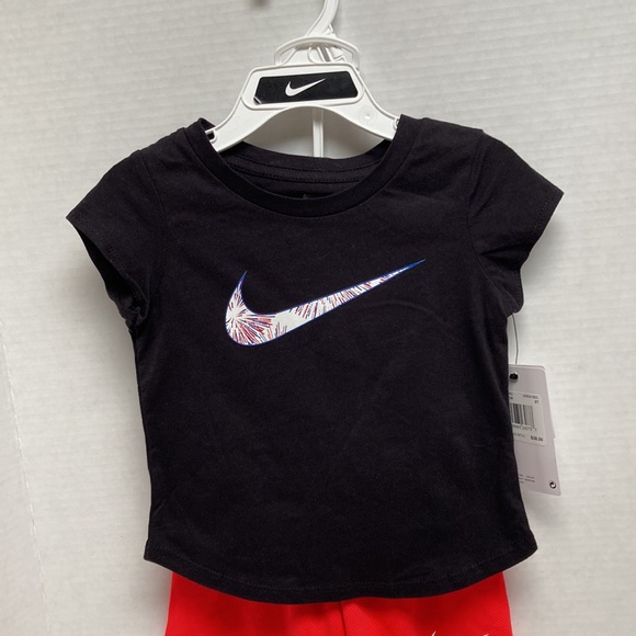 Nike Girls 2 Piece Set Siren Red Shorts Black T-Shirt Toddler - Picture 2 of 5
